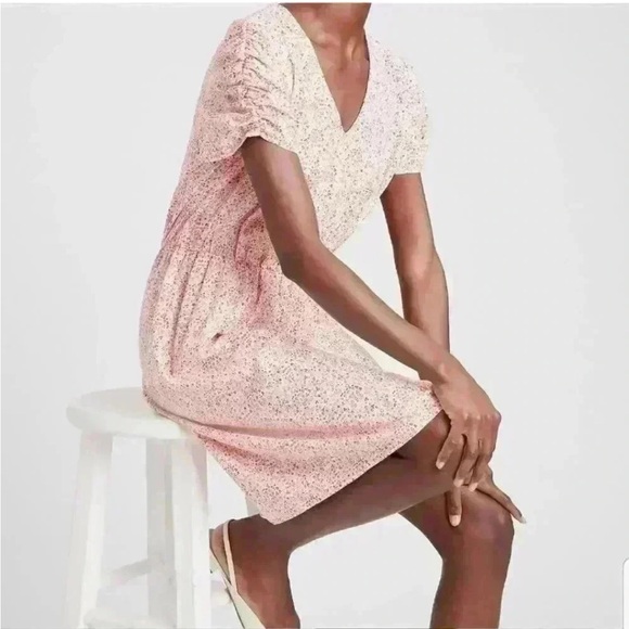 Banana Republic Dresses & Skirts - Banana Republic Pink Floral Dress